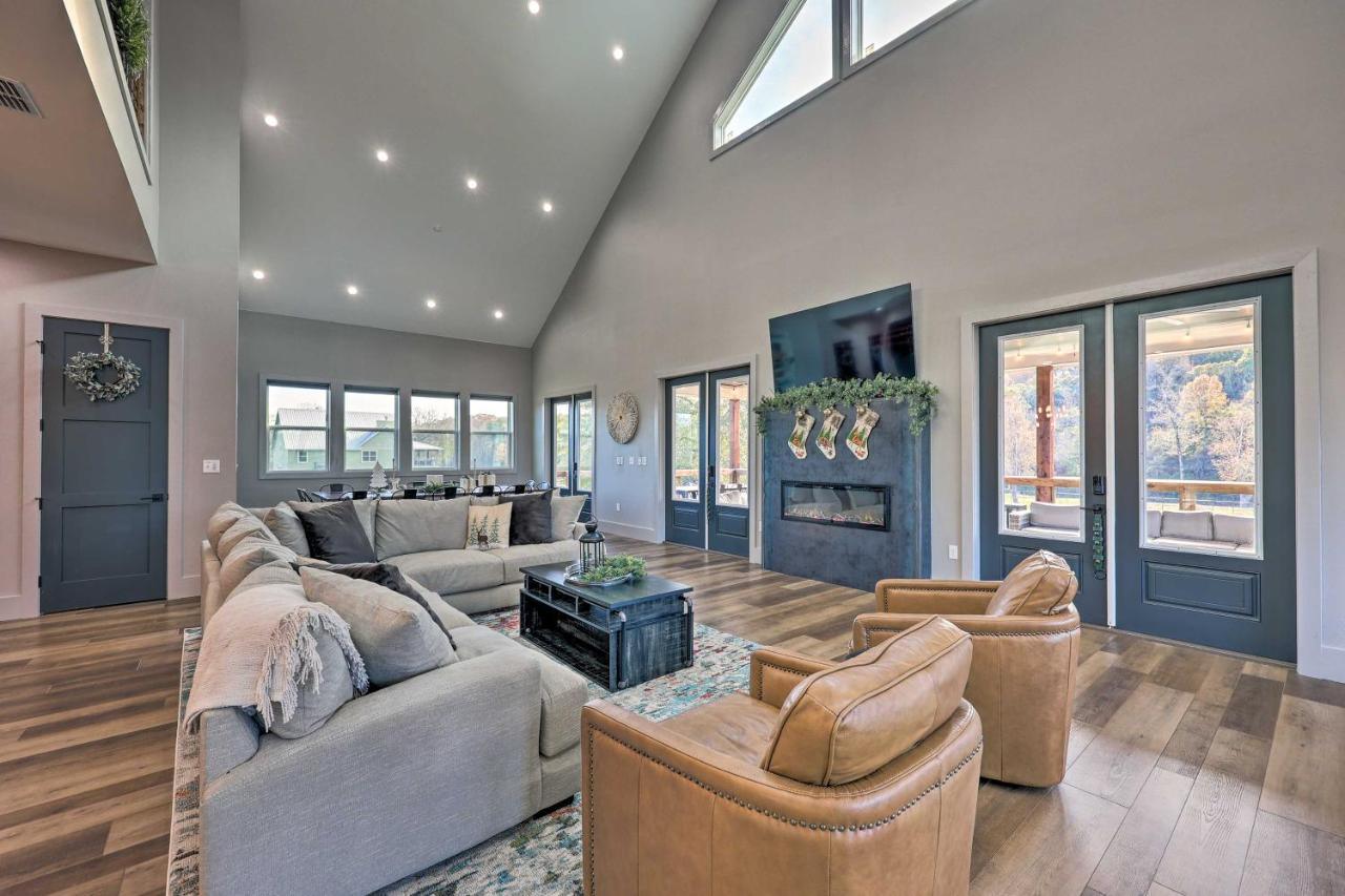 Lavish Riverfront Escape With Gas Grill! Glenwood エクステリア 写真